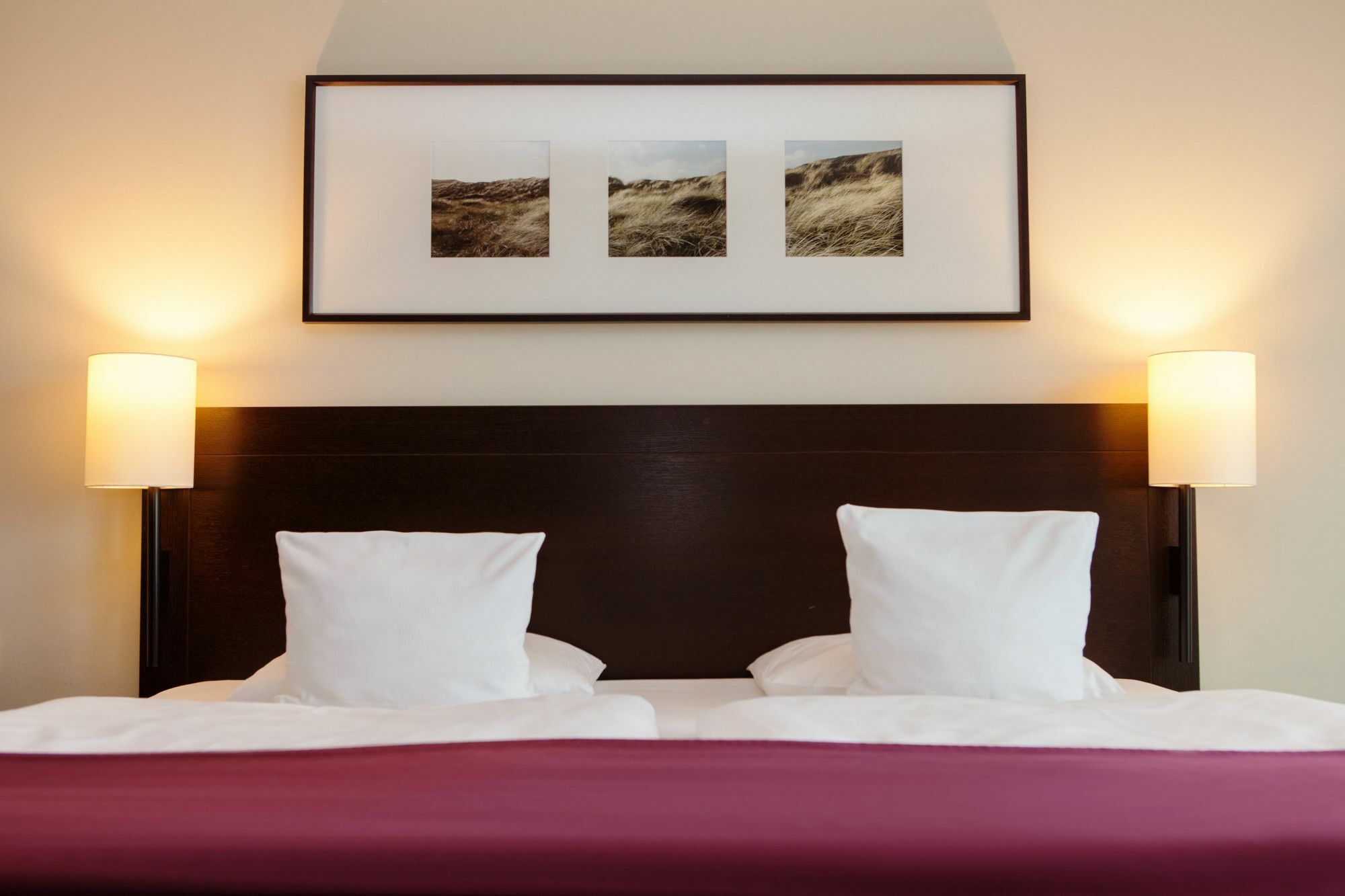 A-Rosa Sylt Hotel List Exterior photo A bed with two pillows